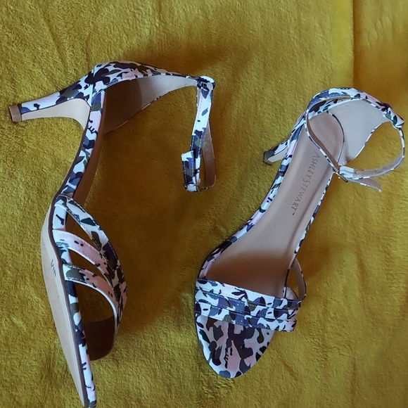 SALE‼️ 🔥Host Pick🔥 Ashley Stewart sandals 9W - Picture 2 of 3